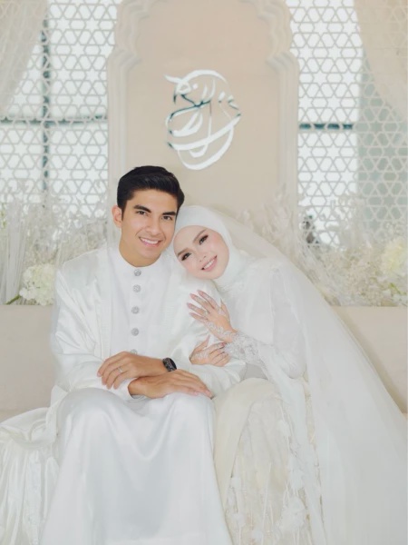 Image from: PM Anwar Titip Hadiah Kahwin Buat Bella & Syed Saddiq, Ayden Siap Bacakan Kad Ucapan
