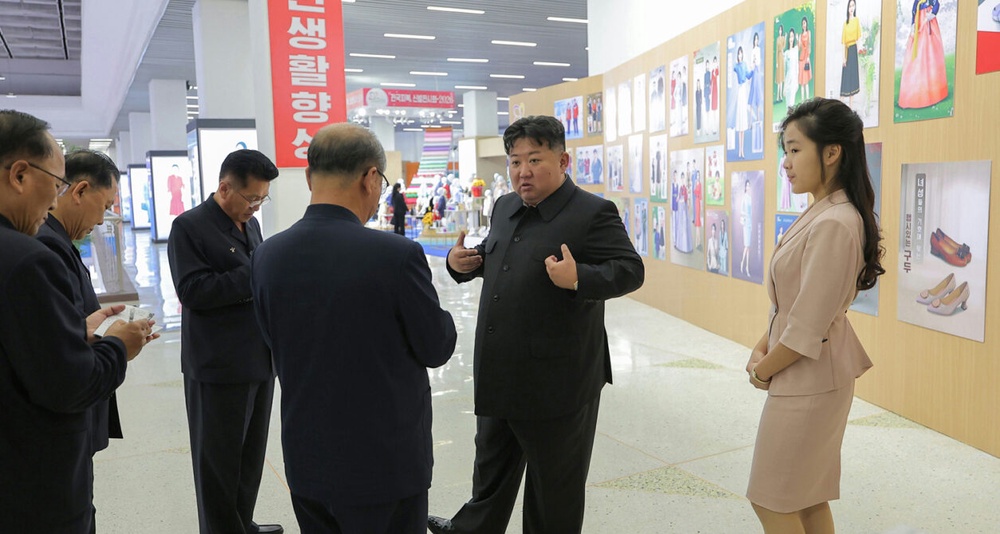 Image from: Kemunculan Kim Jong Un Di Pameran Pakaian Tepis Khabar Angin Kematiannya