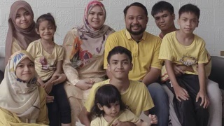 Image from: Rentas Tiga Negeri Naik Ambulans Demi Konvo, Kisah Afiq Genggam Ijazah Undang Sebak