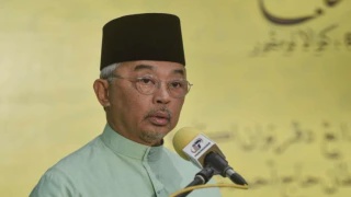 Image from: PM Anwar Titip Doa Buat Wan Ahmad Fayhsal Yang Sedang Dirawat Di HKL