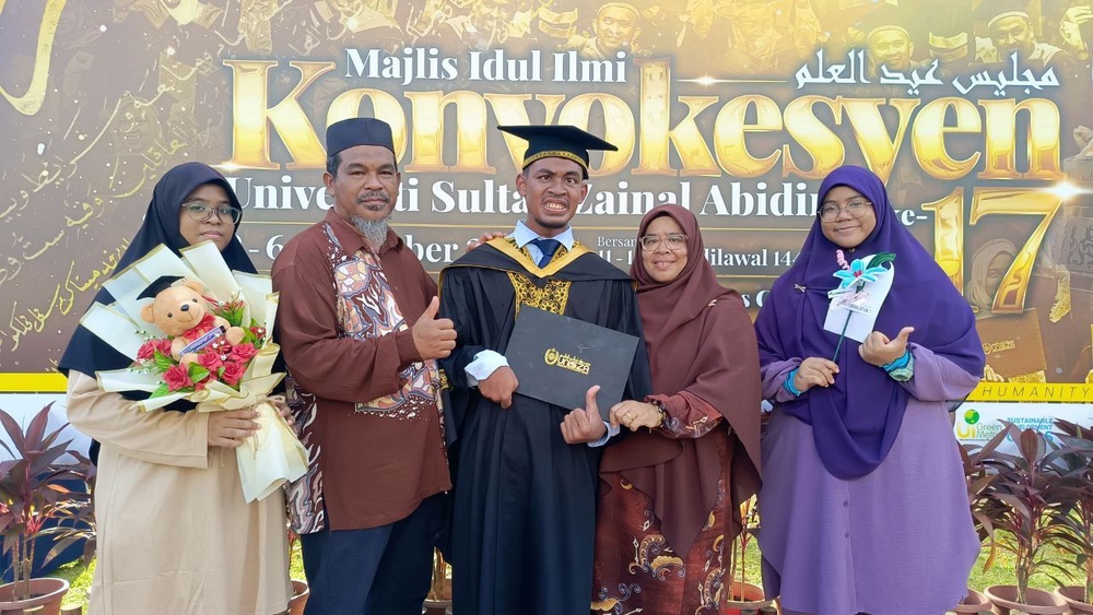 Image from: Dulu Doktor Maklum Mungkin Tak Boleh Berjalan, Kini Pemuda Cerebral Palsy Syukur- “Alhamdulillah, Hasil Ibu Saya Boleh Berjalan”