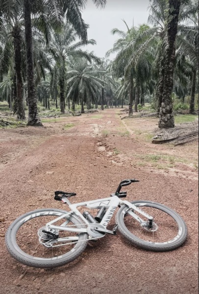Image from: Bottas Redah Laluan Sunyi Ke Singapura, Netizen Malaysia Kata "Kami Pun Tak Berani Lalu Malam-Malam”