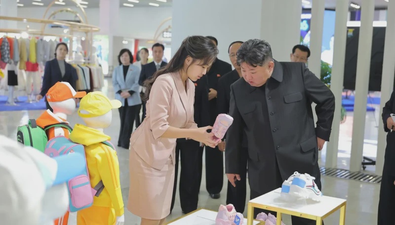 Image from: Kemunculan Kim Jong Un Di Pameran Pakaian Tepis Khabar Angin Kematiannya
