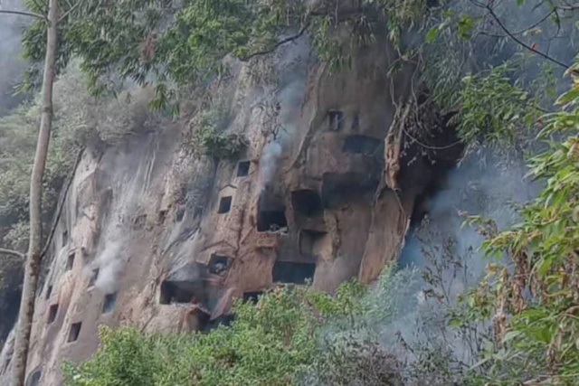 Image from: Puluhan Mayat Terjejas, Kubur Lama Terbakar