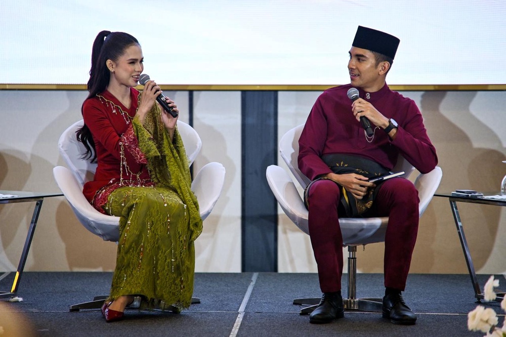 Image from: Syed Saddiq, Bella Astillah Kongsi Hari Bahagia Bertemakan 'Kenduri Rakyat'