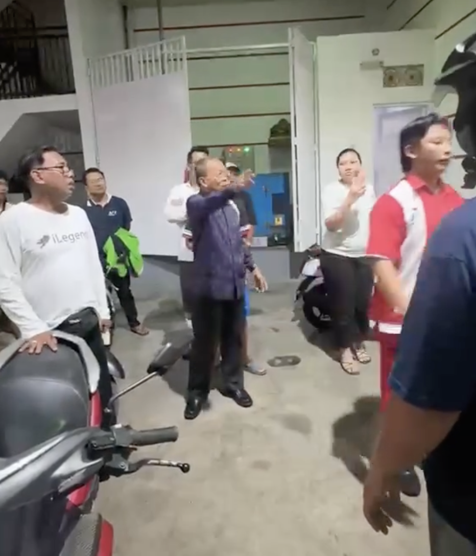 Image from: “Saya Bukan Robot...” Pekerja Stesen Minyak Di Bali Luah Penat, Bekerja 24 Jam Tanpa Henti Susulan Barisan Panjang