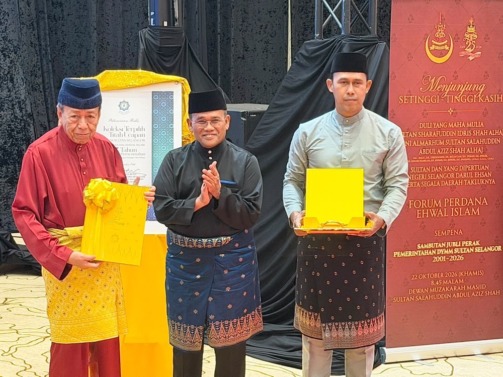 Image from: Sultan Selangor Lancar Buku Koleksi Titah Ucapan Sempena Jubli Perak Pemerintahan