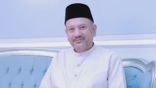 Image from: Sanggup Korbankan Kolar Baju Demi Baju Sekolah Anak, Pengorbanan Ayah Curi Perhatian