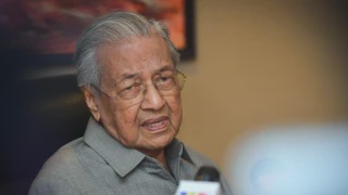Image from: “Terima Kasih Ziarah Kubur Hasmah,” Ucap Tun Mahathir Kepada Orang Ramai