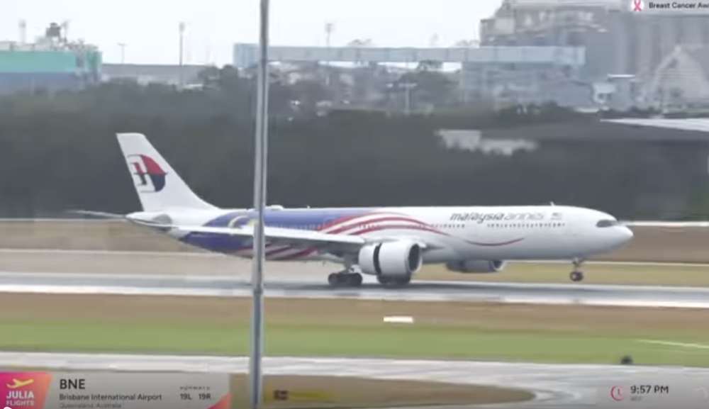 Image from: Betul-Betul Ikut Rukun Negara Kesopanan Dan kesusilaan, Pendaratan 'Masterclass' Pilot Malaysia Raih Perhatian