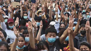 Image from: Negara Lain Dah Mula Simpan Bekalan Kecemasan, Rakyat Malaysia Pun Perlu Ke?
