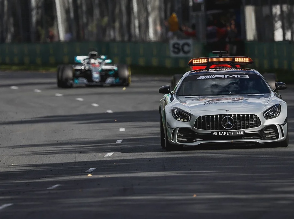 Image from: Kenapa Semua Ikut, Tak Potong? Rupanya Ini Fungsi ‘Safety Car’ Dalam F1