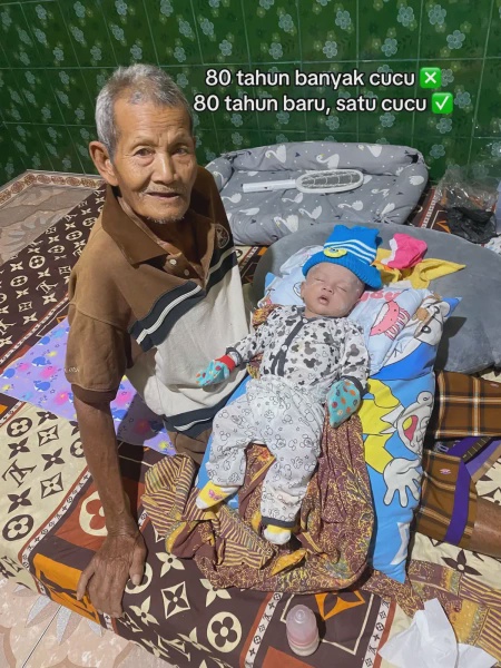 Image from: “Semoga Bapa Panjang Umur” Doa Anak Undang Sebak, Bapa Akhirnya Timang Cucu Pertama Di Usia 80 Tahun