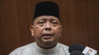 Image from: Kurang Sihat Bukan Penghalang, Abdul Latif Romly Kekal Juara Lompat Jauh Para Asia