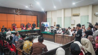 Image from: “Lagi Dua Tahun” Peminat Cilik Temui Russell & Antonelli, Dapat Galakan Mulakan Go-Kart