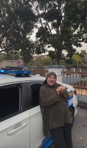 Image from: Mengidam Nak Naik Kereta Peronda Polis, Bakal Ibu Terharu Hasrat Akhirnya Tercapai