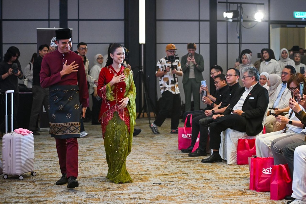 Image from: Syed Saddiq, Bella Astillah Kongsi Hari Bahagia Bertemakan 'Kenduri Rakyat'