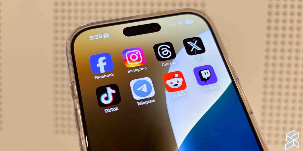Image from: Under-16 Social Media Ban: Malaysians must verify age using MyKad or passport from 1 June
