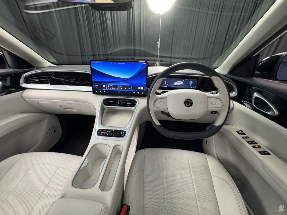 Image from: Proton e.MAS 5 now available in Jade Green, still priced from RM57k