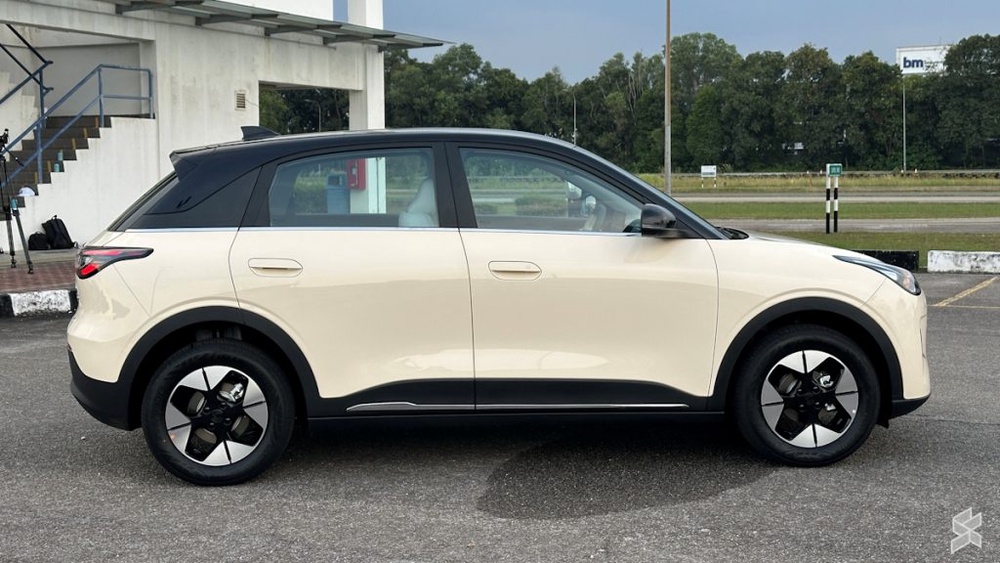 Image from: Proton e.MAS 5 now available in Jade Green, still priced from RM57k