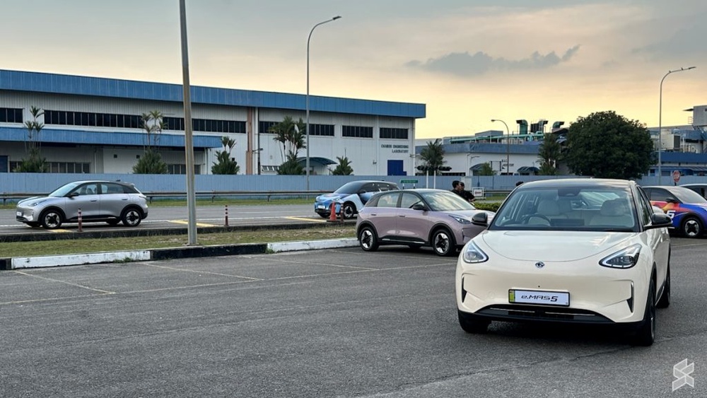 Image from: Proton e.MAS 5 now available in Jade Green, still priced from RM57k