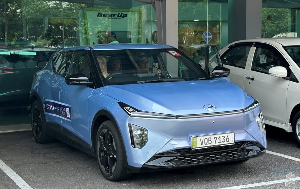Perodua QV-E at Perodua Glenmarie