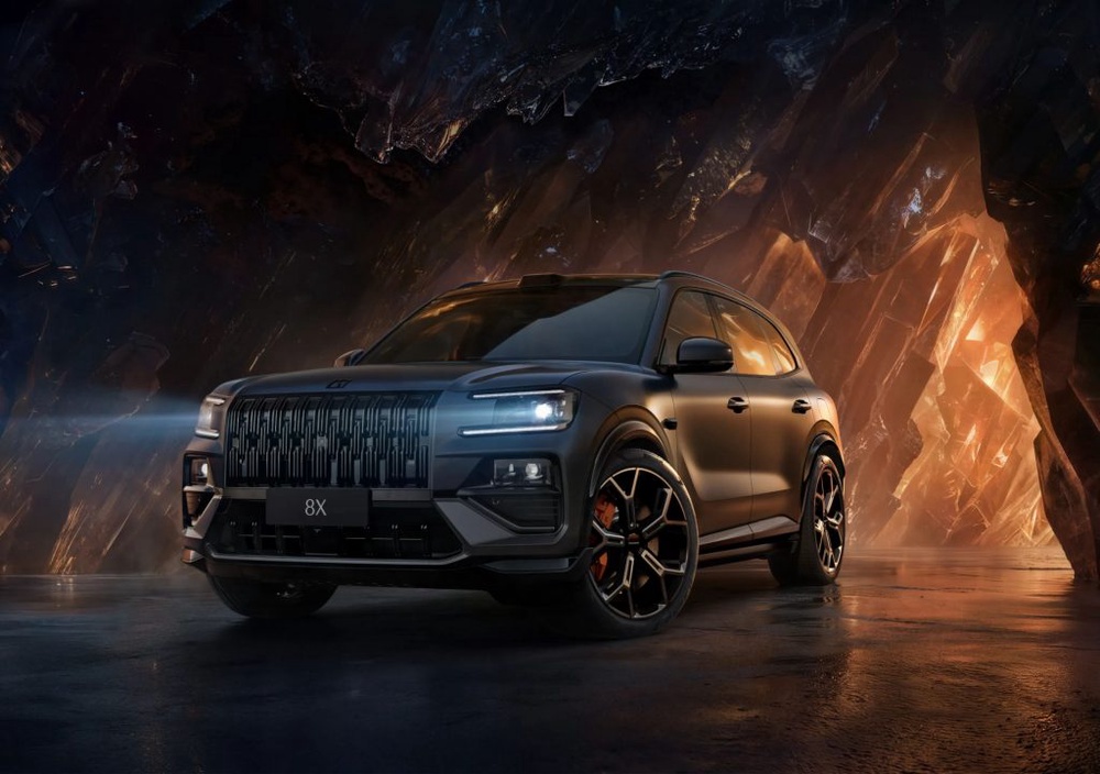 Image from: Zeekr 8X: Premium 900V PHEV SUV, up to triple-motor setup and 0–100km/h in 2.96s