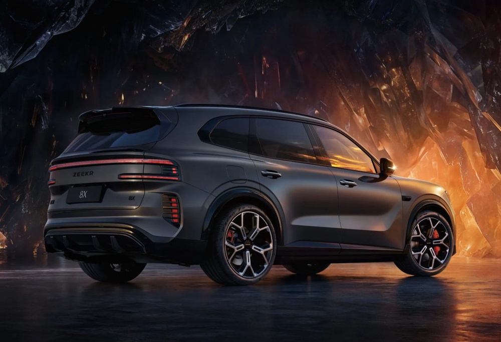 Image from: Zeekr 8X: Premium 900V PHEV SUV, up to triple-motor setup and 0–100km/h in 2.96s