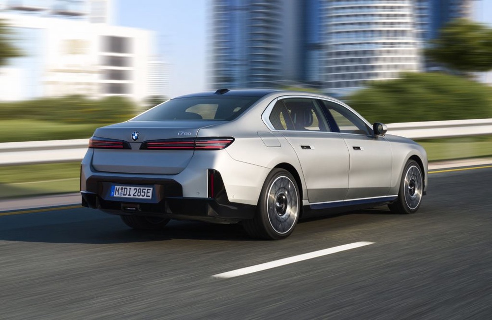 Image from: BMW 7 Series gets Neue Klasse upgrade. New i7 now offers over 700km range and 250kW DC fast charging