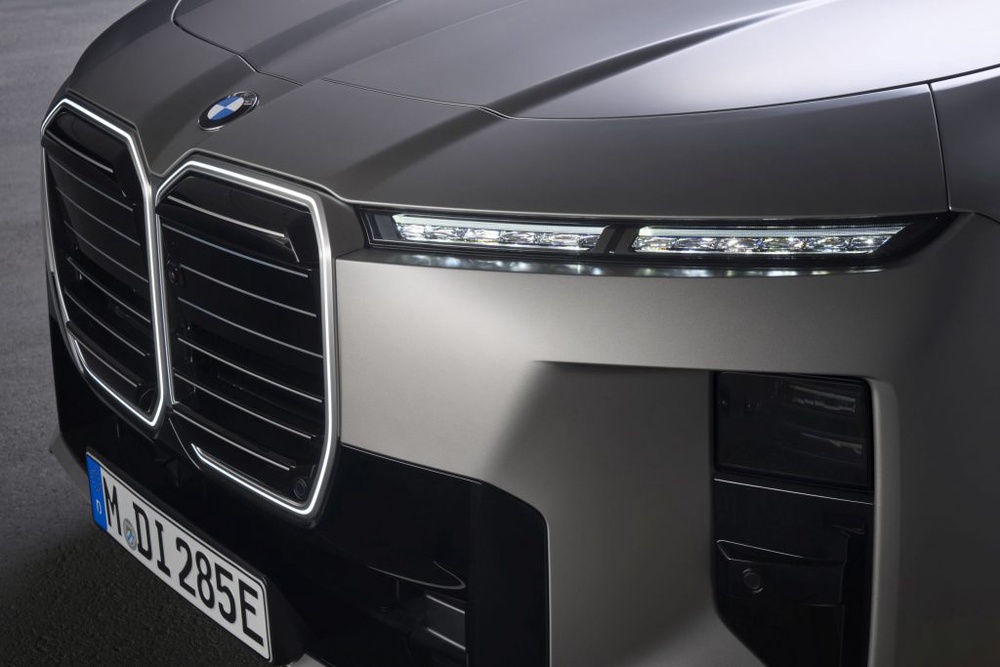 Image from: BMW 7 Series gets Neue Klasse upgrade. New i7 now offers over 700km range and 250kW DC fast charging