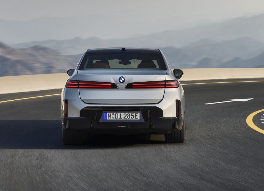 Image from: BMW 7 Series gets Neue Klasse upgrade. New i7 now offers over 700km range and 250kW DC fast charging