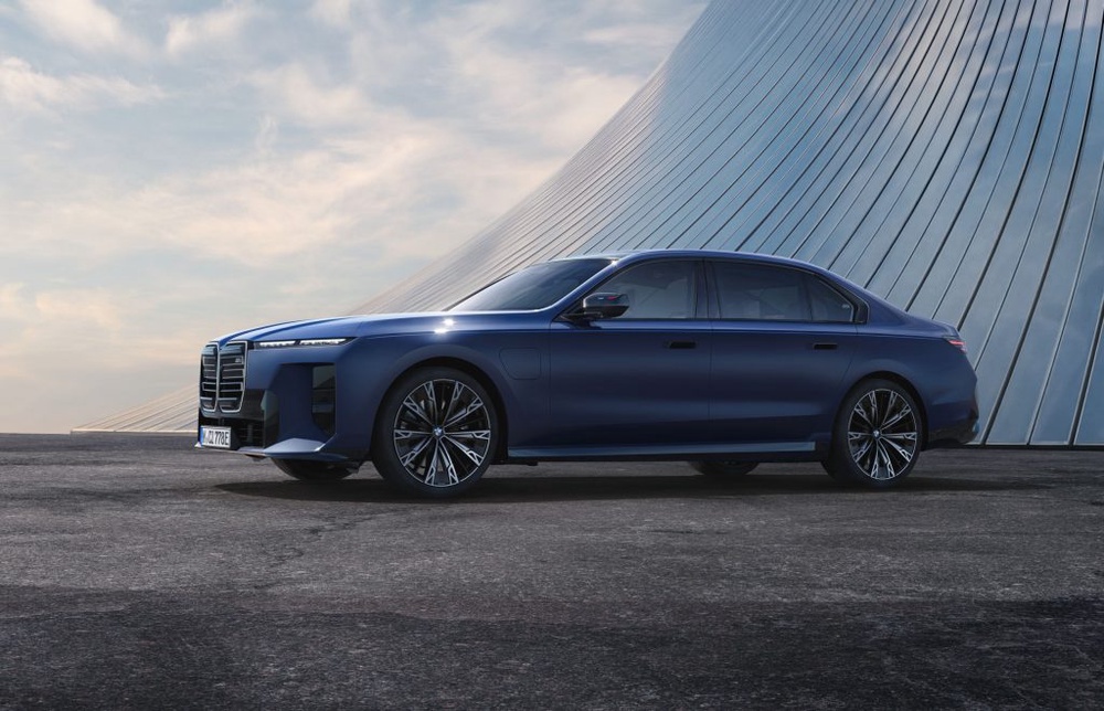 Image from: BMW 7 Series gets Neue Klasse upgrade. New i7 now offers over 700km range and 250kW DC fast charging
