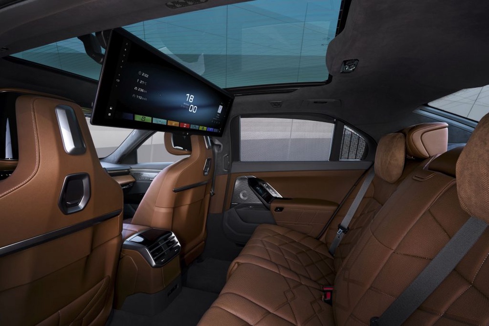 Image from: BMW 7 Series gets Neue Klasse upgrade. New i7 now offers over 700km range and 250kW DC fast charging