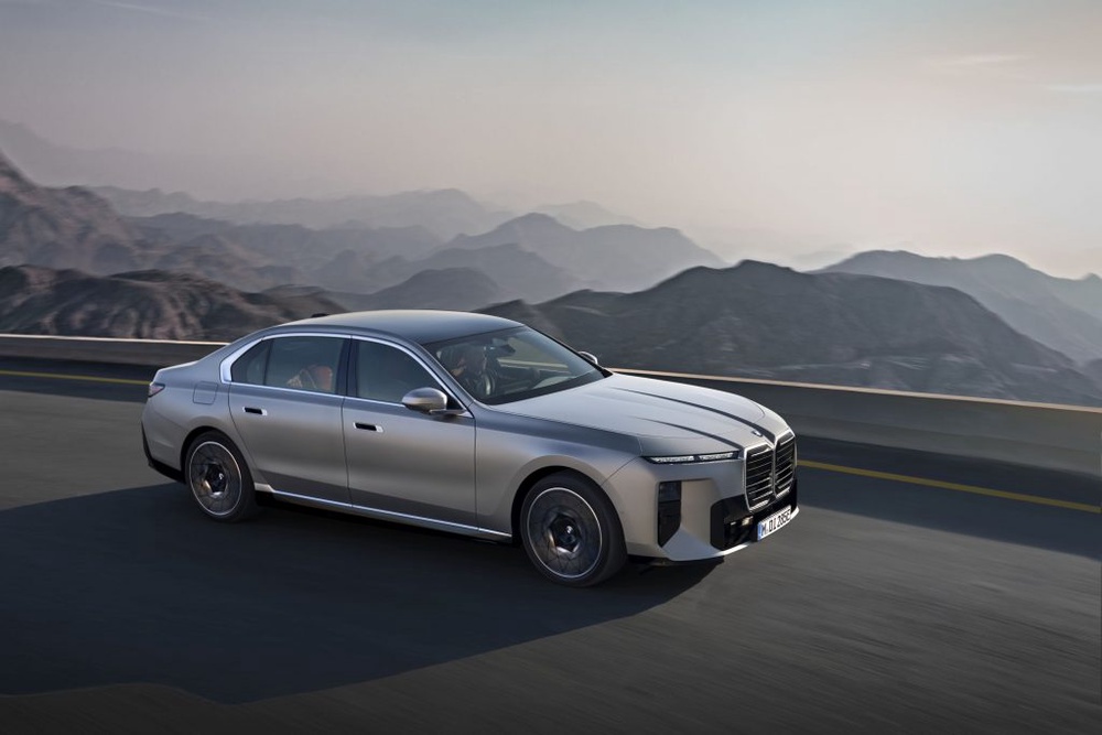 Image from: BMW 7 Series gets Neue Klasse upgrade. New i7 now offers over 700km range and 250kW DC fast charging