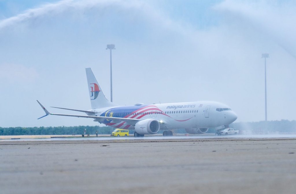 Image from: Malaysia Airlines receives its 200th Boeing aircraft with latest 737-8 delivery