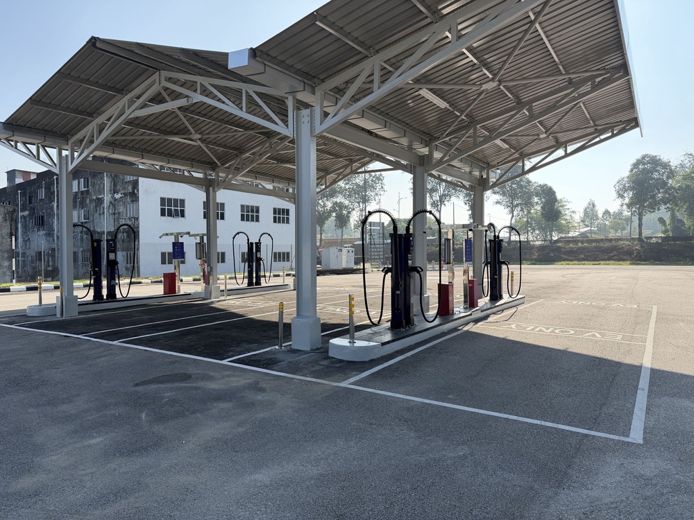 Image from: 东甲停站ChargEV充电站完成升级 配备400kW电网供电及带顶棚充电车位