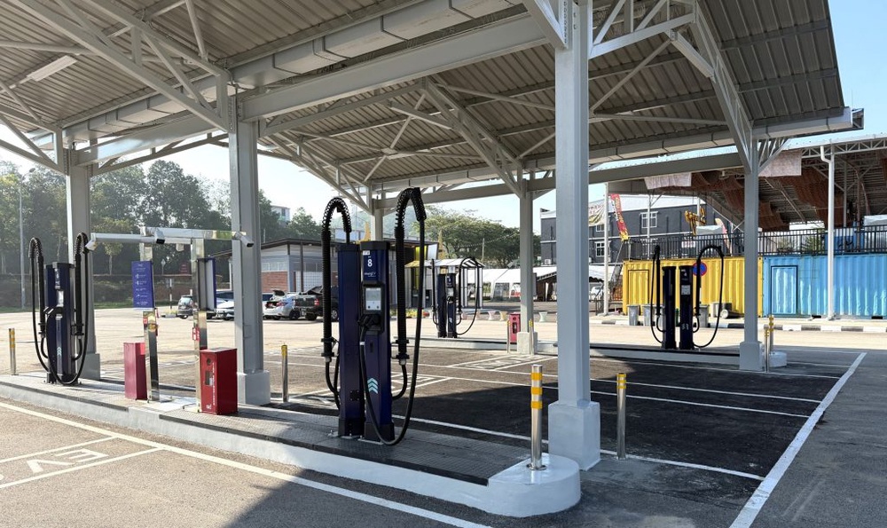 Image from: ChargEV Tangkak Pitstop upgraded with 400kW grid supply and covered charging bays
