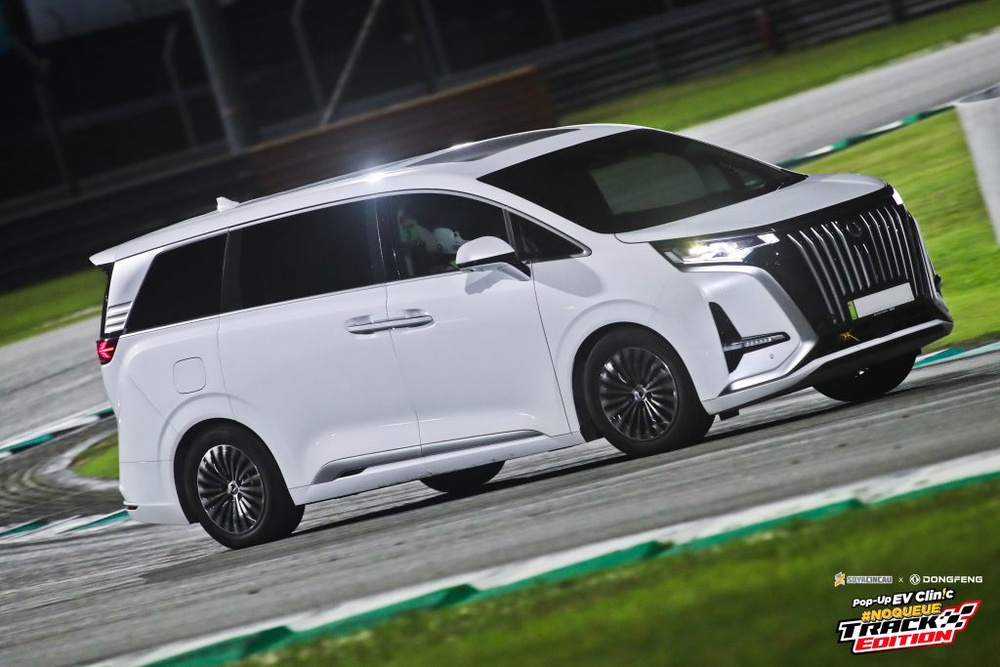 Image from: Over 100 EVs take over Sepang for SoyaCincau x Dongfeng Pop-Up EV Clinic: Track Edition 2026