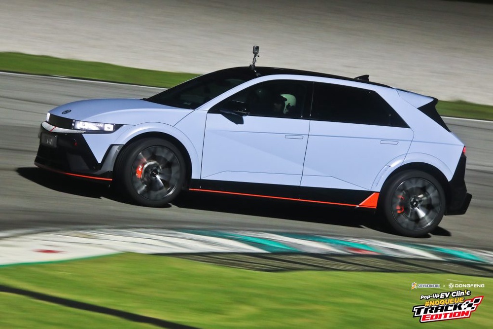 Image from: Over 100 EVs take over Sepang for SoyaCincau x Dongfeng Pop-Up EV Clinic: Track Edition 2026