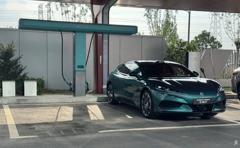 Image from: BYD will deploy Flash Charging stations in Malaysia. 10%-70% charge in 5 min, up to 1500kW