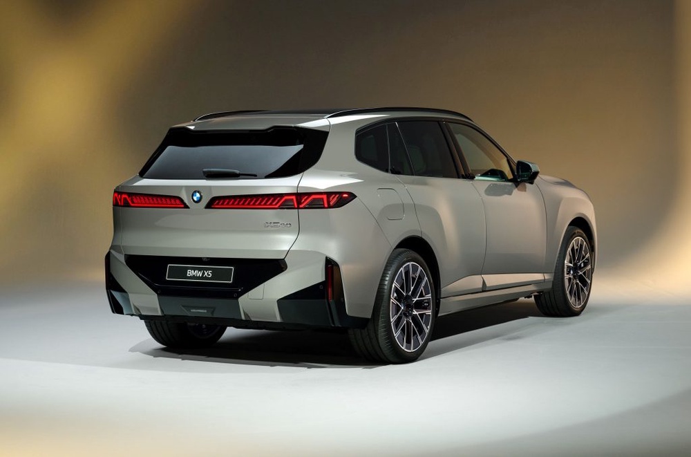 Image from: 5th-gen BMW X5: New BMW iX5 EV gets a massive 141kWh battery, up to 845km range