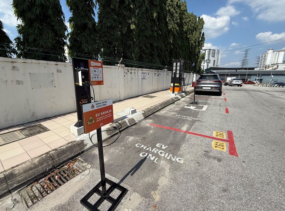 Image from: JomCharge and DBKL turn on EV Chargers at Laman Rimbunan Kepong