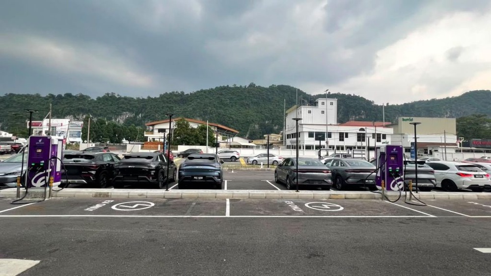 Image from: Gentari deploys 240kW and 180kW DC Chargers at BYD Ipoh Jalan Kuala Kangsar