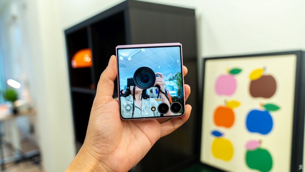 Image from: Samsung Galaxy Z Flip 8 hands-on: What’s actually new?