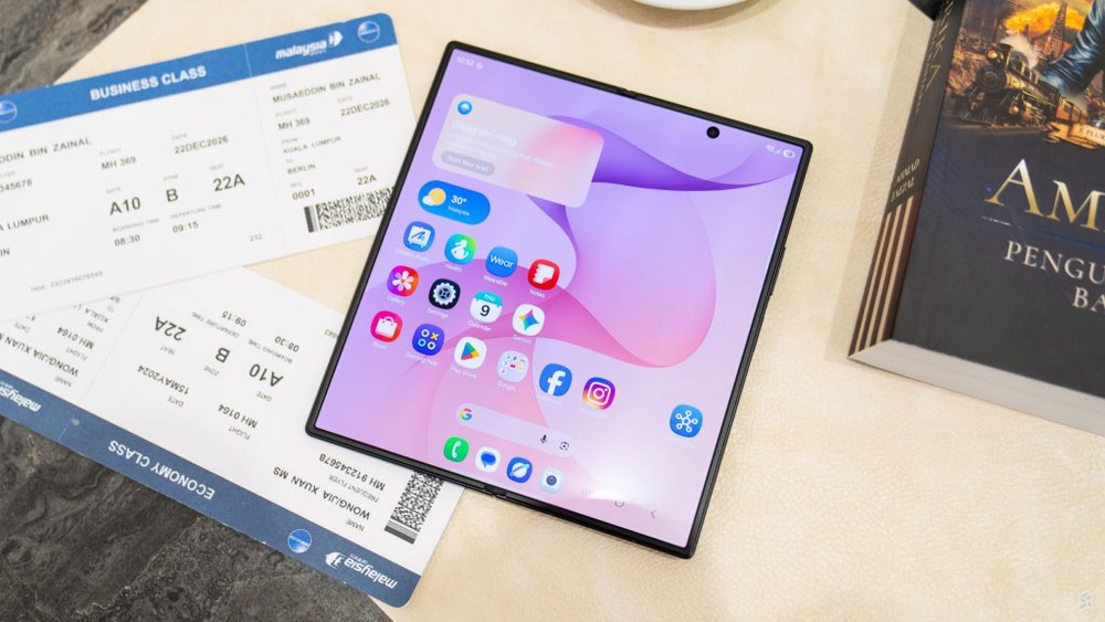 Image from: Samsung Galaxy Z Fold 8 Ultra hands-on: Bigger 5,000mAh battery, brighter display and thinner than before