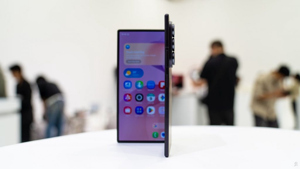 Image from: Samsung Galaxy Z Fold 8 Ultra hands-on: Bigger 5,000mAh battery, brighter display and thinner than before