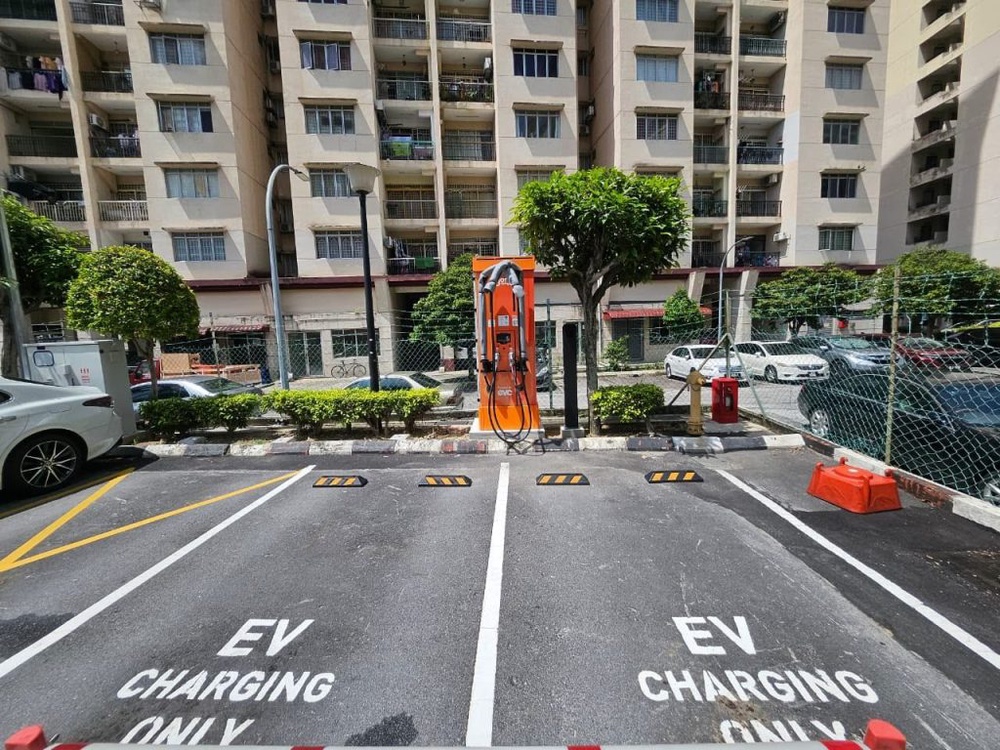 Image from: JomCharge turns on 100kW DC Charger at McDonald’s Pandan Mewah