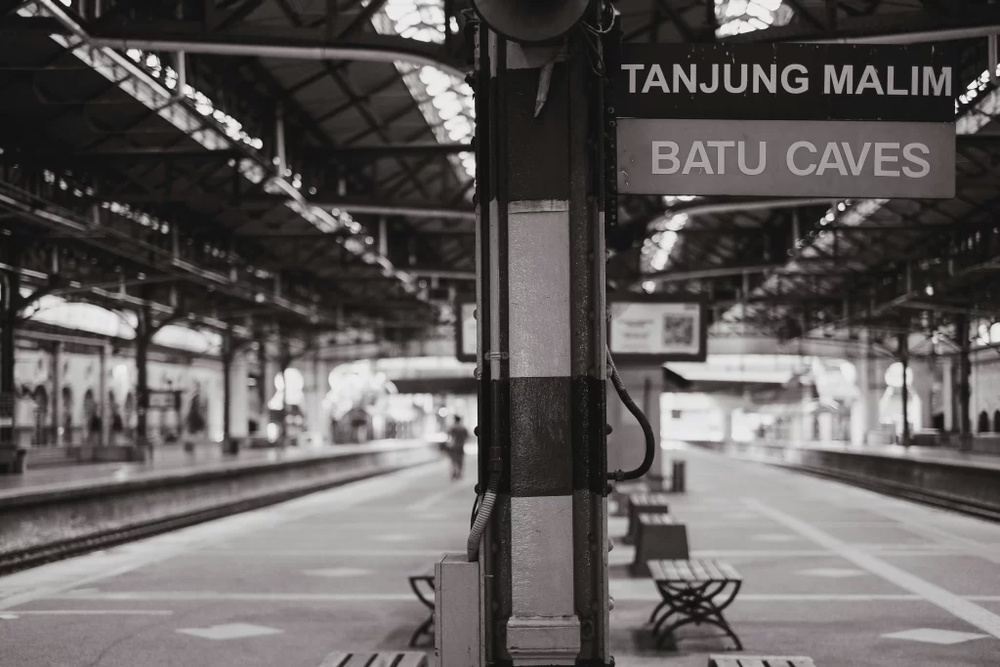 Image from: Stuck on the KTM Komuter earlier? Subang Jaya–KL Sentral line restored after power fault