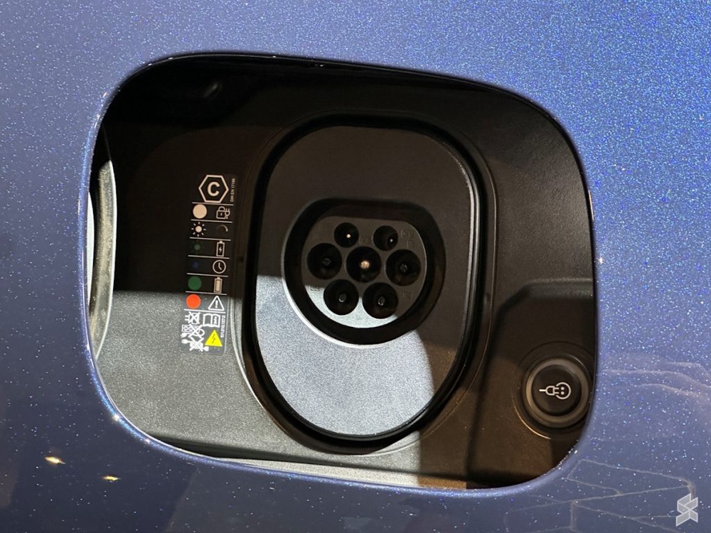 Image from: Porsche Cayenne Electric now in Malaysia: Up to 1140hp, over 600km of range, priced from RM699k