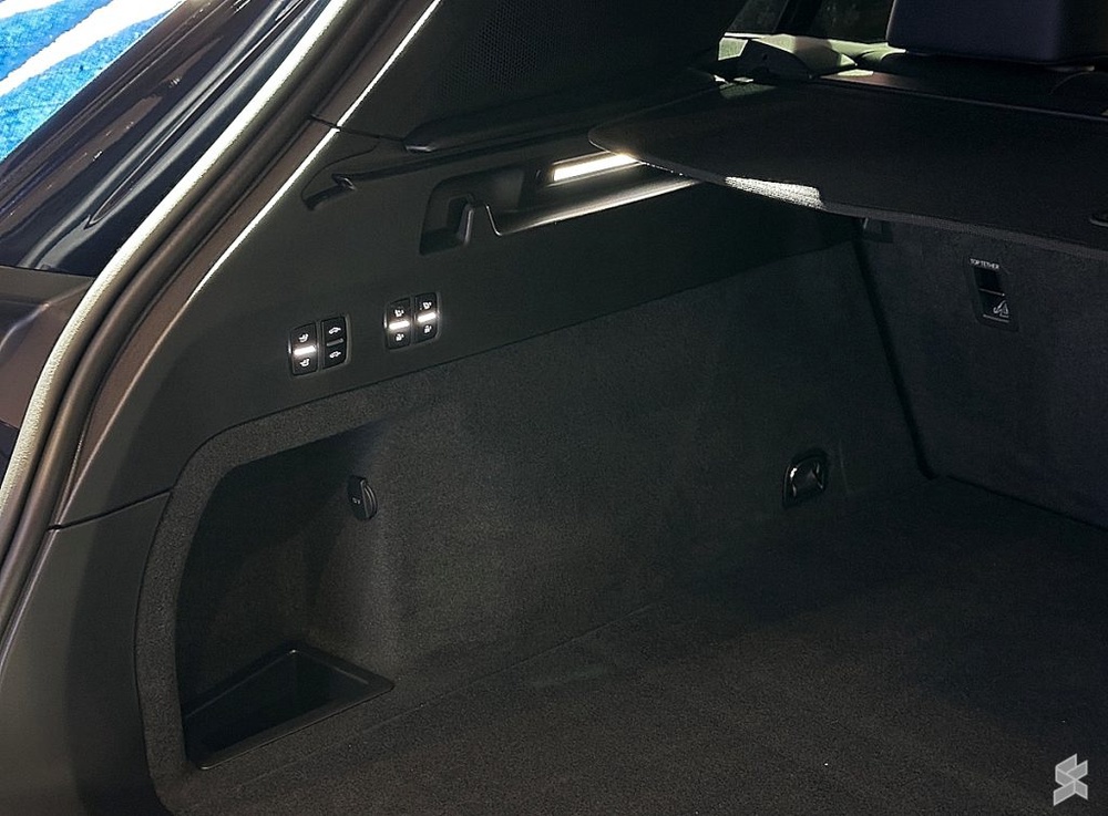 Image from: Porsche Cayenne Electric now in Malaysia: Up to 1140hp, over 600km of range, priced from RM699k
